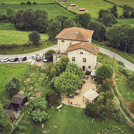 Les Fous Du Village Saint-Esteben Экстерьер фото