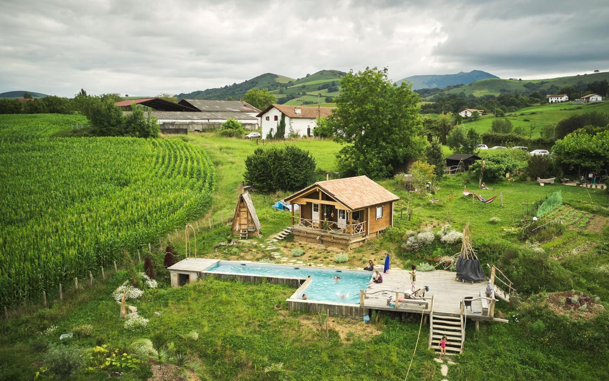 Les Fous Du Village Saint-Esteben Экстерьер фото