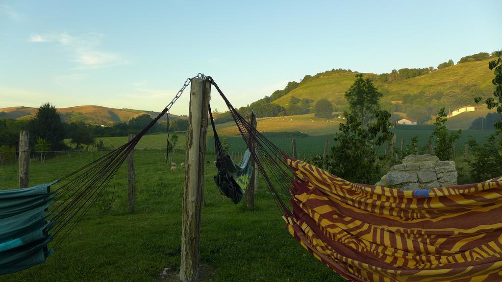 Les Fous Du Village Saint-Esteben Экстерьер фото