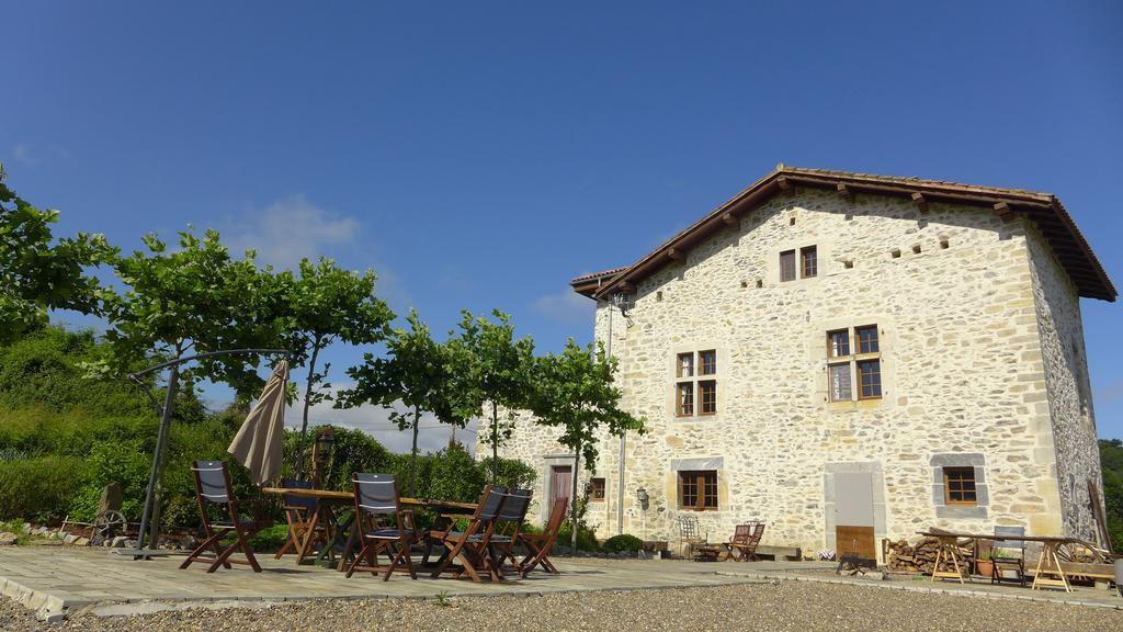 Les Fous Du Village Saint-Esteben Экстерьер фото