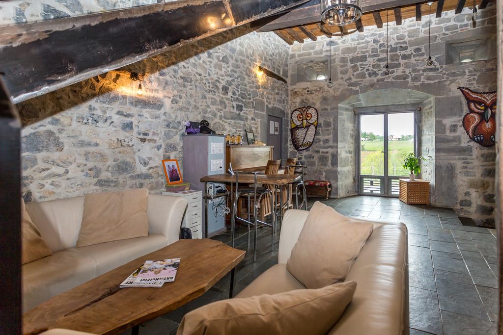 Les Fous Du Village Saint-Esteben Экстерьер фото