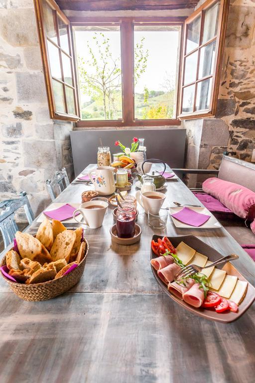 Les Fous Du Village Saint-Esteben Экстерьер фото