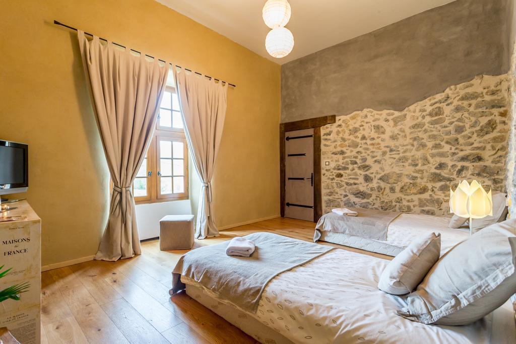 Les Fous Du Village Saint-Esteben Экстерьер фото