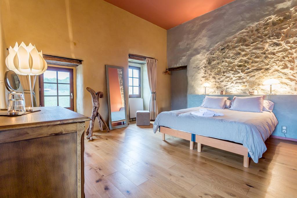 Les Fous Du Village Saint-Esteben Экстерьер фото